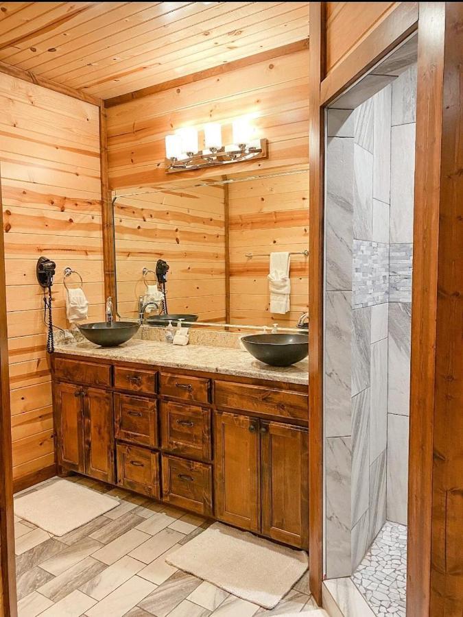 Stone Mountain Lodge 5000Sqft 6 Bed Game Room Pool Table Hot Tub ブロークン・ボウ エクステリア 写真